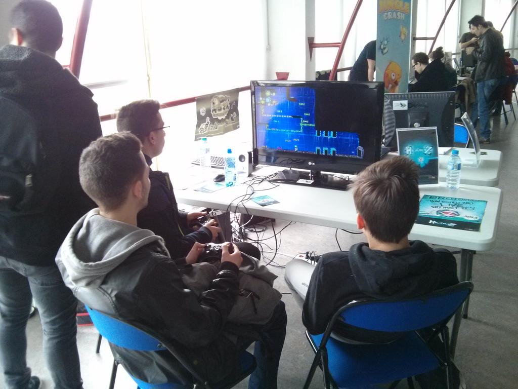 UpperByteFR's tweet image. Ça commence ! Venez tester #HZGame à la Game Zone ! #LES9