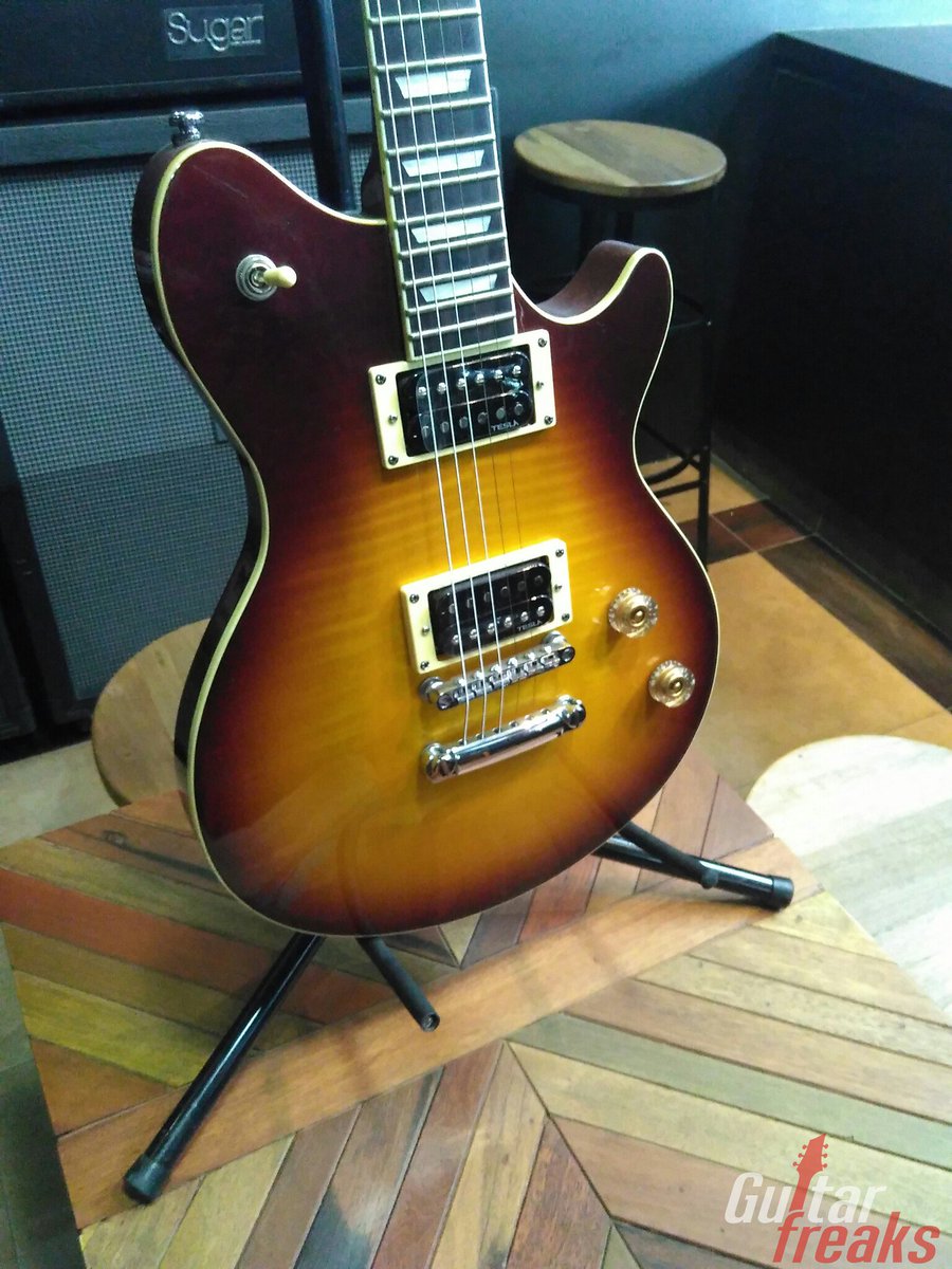guitarfreaksjkt's tweet image. Radix Royal Tom Tobaco Sunburst
Body Mahogany
Top Mapple
Pickup Tesla
Fahri The S.I.G.I.T
#Guitarfreaksproduct