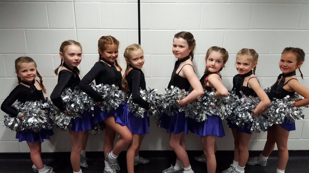 Infinity_Cheer's tweet image. Our minis ready for warm up @LegacyCheerUK #ourbabies #pomdance #GreaseLive