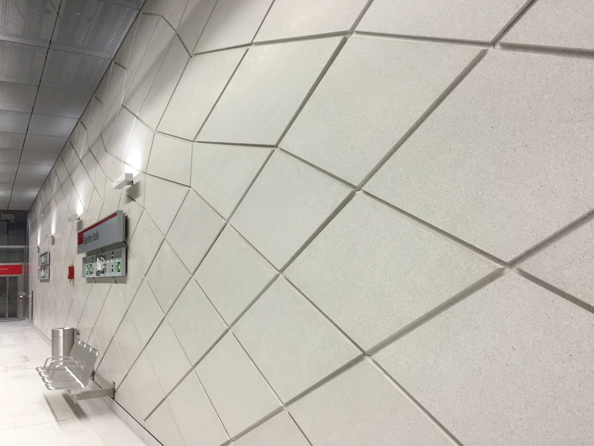 Carlstadt_de's tweet photo. @ #Düsseldorfer #Carlstadt, Ubahnstation Benrather Strasse #Anhaltendinteressant #ThomasStricker https://t.co/QgiUHTdCtM