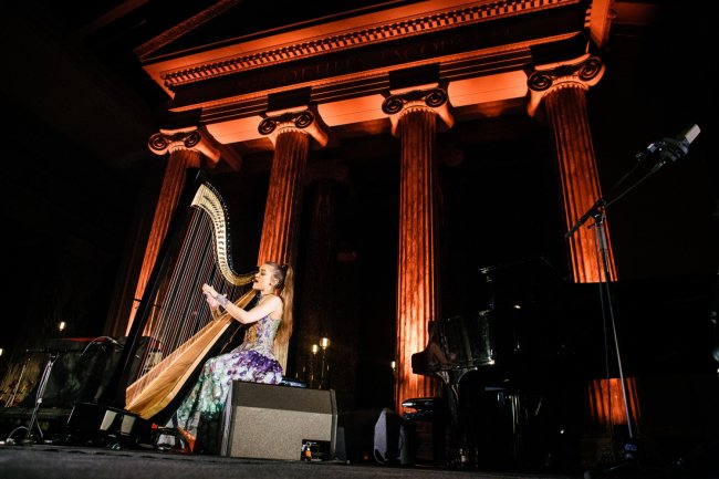 GAFFA_DK's tweet photo. Se flot billedserie fra koncerten med #joannanewsom på @Glyptoteket på @frostcph https://t.co/i7S7cw3eHa https://t.co/02cXBZbVpV