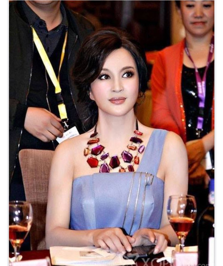 БНХАУ-ын жvжигчин 59 настай Лю Сяаоцин. Ийм насандаа ийм байна гэдэг биширмээр юмаа