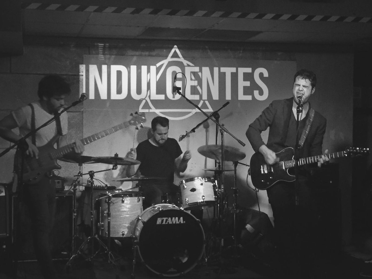 Ayer en <a href="/TUNNELRockClub/">TUNNEL Rock Mallorca</a> gran noche con los <a href="/RedStagRock/">Red Stag</a>!! Unos fenomenos!!