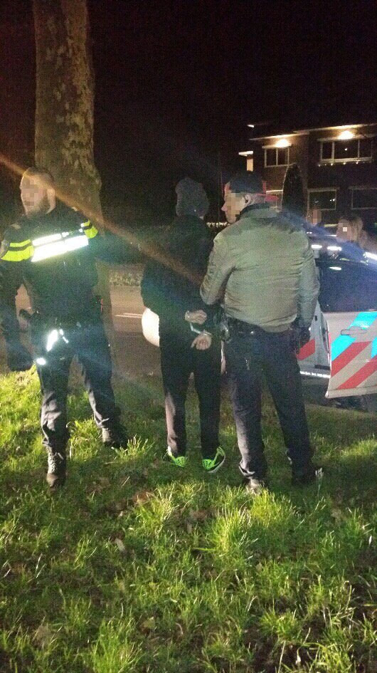 Politie Zeist pakt vannacht in  Kersbergen Griffensteijn 2 woninginbrekers. Goed bezig! Op Facebook al 370 likes.