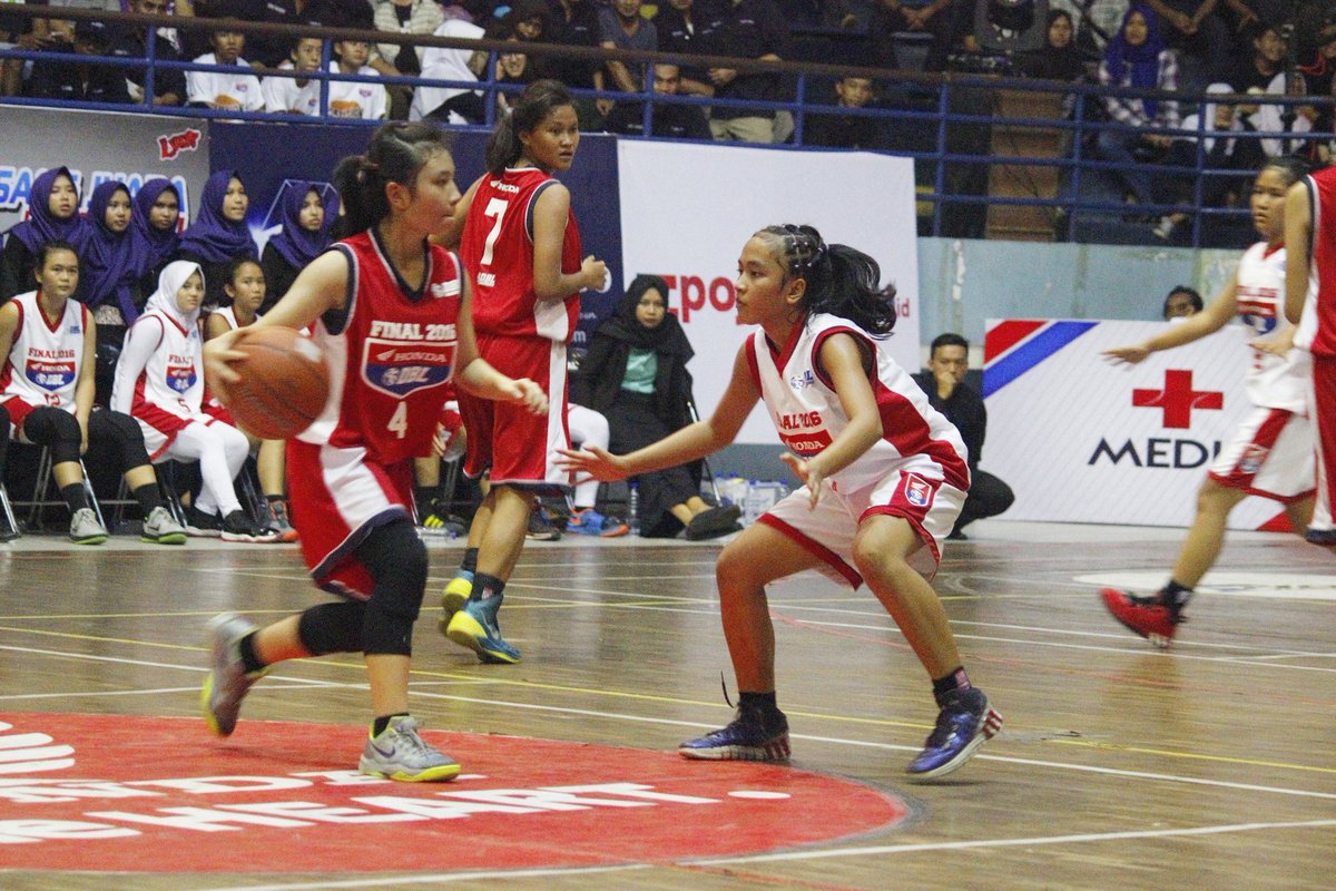dblindonesia's tweet photo. Half time #FinalParty putri #HondaDBL2016 #WestJavaSeries 37 vs 22 keunggulan SMA BPK Penabur Cirebon! https://t.co/ghqaaLvwNj