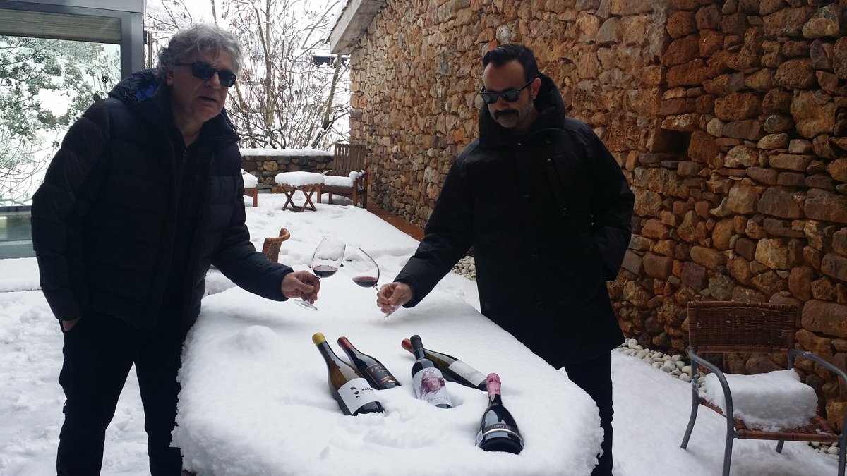 lavineriamarc's tweet photo. @javier_ricou @bonansacountry una de vinos y grandes personas #lavineriaontour https://t.co/GwpBUF6DTF