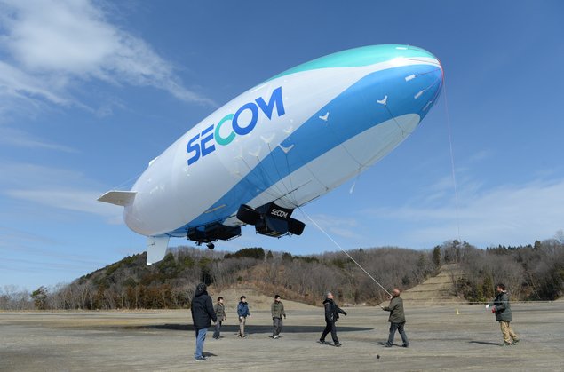 Tetsu 明日の東京マラソンでは飛行船ドローンによる上空からの警備も行われる って未来的でカッコイイ 東京マラソン 飛行船で警備 セコムが日本初開発 朝日新聞デジタル T Co Sczlync9hs T Co 7kvbjqg7le Tetsu 明日の東京マラソンでは飛行船ドローンによる上空からの警備も行われる って未来的でカッコイイ 東京マラソン 飛行船で警備 セコムが日本初開発 朝日新聞デジタル T Co Sczlync9hs T Co 7kvbjqg7le