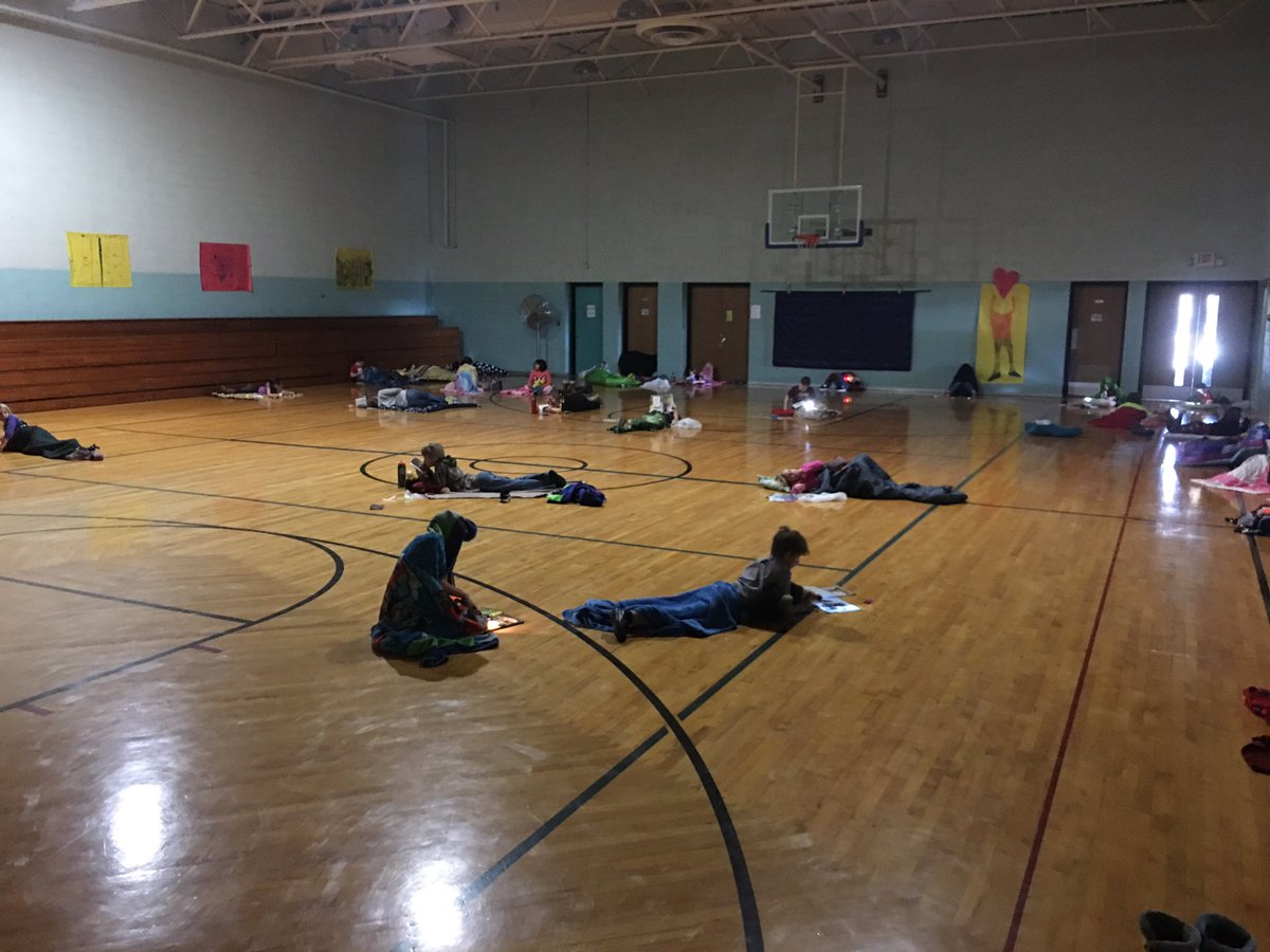 dcelemschool's tweet photo. Such a neat sight of DC students of all ages showing their love of reading by flashlight for #ReadQuest16 https://t.co/NvbRwJj6Jd