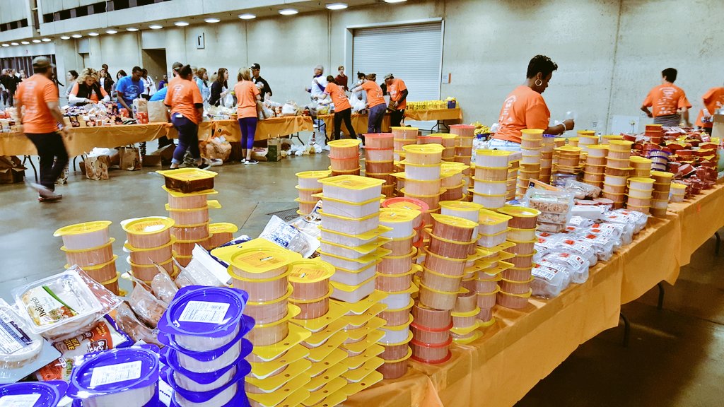 BearBenefits's tweet image. Guinness Book of World Record attempt: Most sandwiches made at one time. @TangoTabDallas @MSC_Dallas #tangotab #live