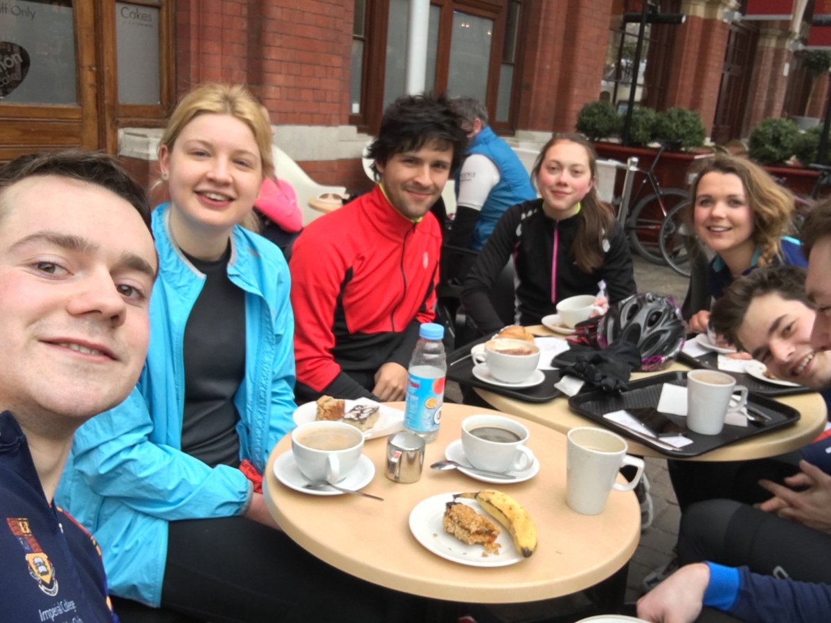 ImperialTriath's tweet photo. Chilly Saturday morning ride to Windsor with obligatory Cinnamon Cafe stop #cycling #Windsor https://t.co/ldbsvVYUML