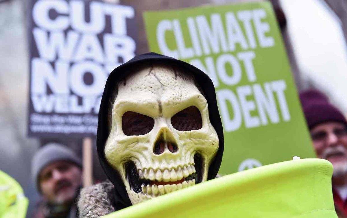 HackneyAbbott's tweet photo. Solidarity with all today's #StopTrident marchers. Biggest anti-nuclear march in a generation @jeremycorbyn @CNDuk https://t.co/i68R0V61Qh