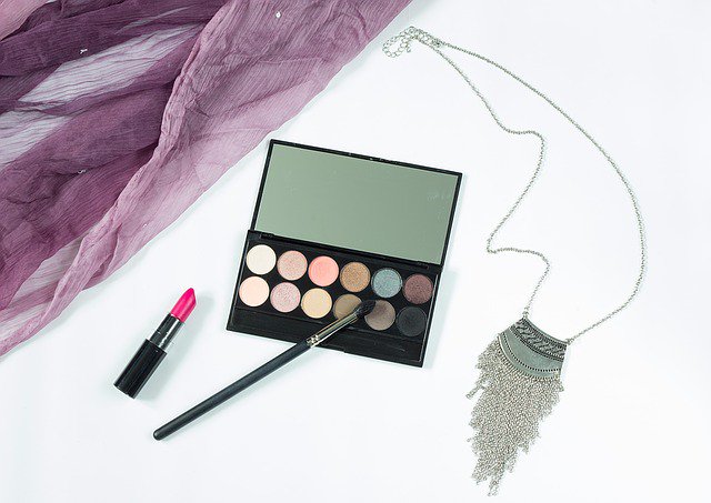 natalia_danvers's tweet photo. Not all #ExpensiveMakeup are good-not all #CheapMakeup are bad. Wear what you like! Be your own kind of #beautiful. https://t.co/sJvLZYFtBm