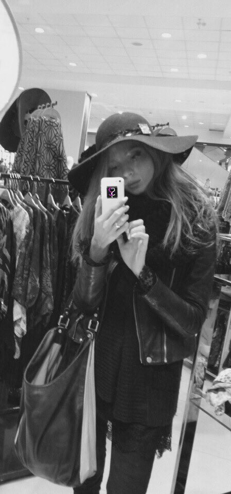 AnaSpokesmodel's tweet photo. #Swagger https://t.co/hMRBBnWEkZ