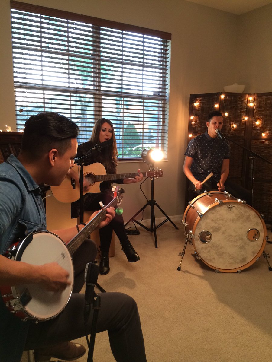 pamelapraniuk's tweet photo. Ayer tuvimos un día súper emocionante con amigos grabando el vídeo de #TeNecesito #Próximamente #OhHowINeedYou https://t.co/Ud1ZLLAsyo