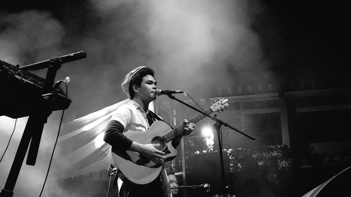 105kissfmmedan's tweet photo. An exclusive shot of Ruben @TheOvertunes yang jadi pengiring semua single2 overtunes โค๏ธ๐ค๐ป #SOD4 https://t.co/DCk6pfKSW0