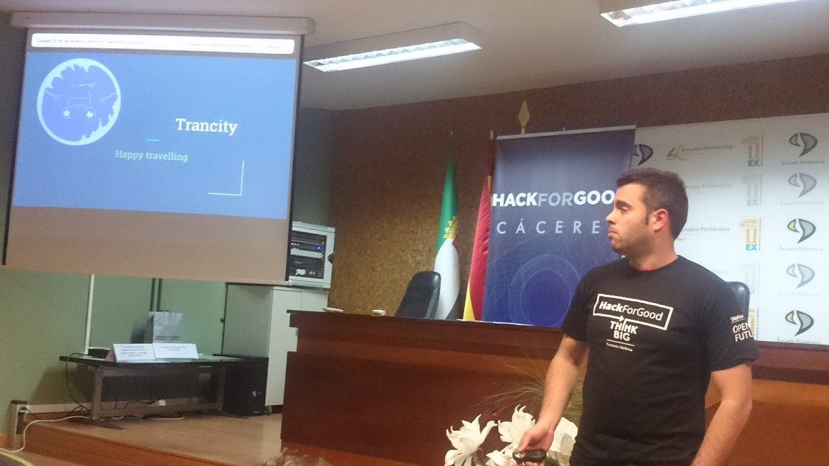 CatedraTEF_UEx's tweet photo. #Trancity #HappyTravelling nos ayuda a resolver los problemas con el tráfico #HackForGood #H4GCC https://t.co/yeosKs0EjJ