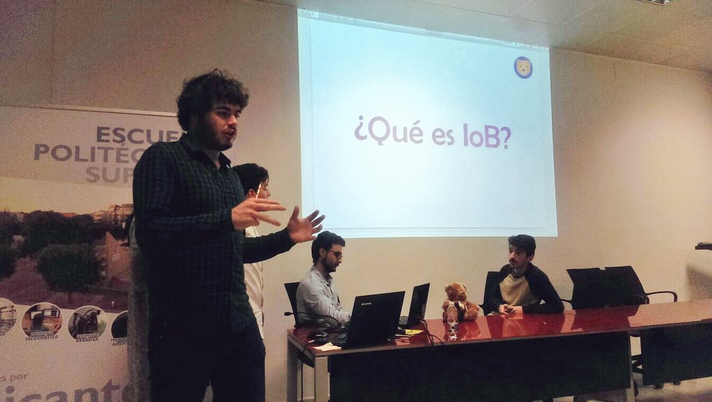 CatedraTEF_UA's tweet photo. Solución #HackForGood para monitorizar a los pequeños. @BearsInternet para ayudar a los papis #H4G_ALC https://t.co/tJpNFUZWPb