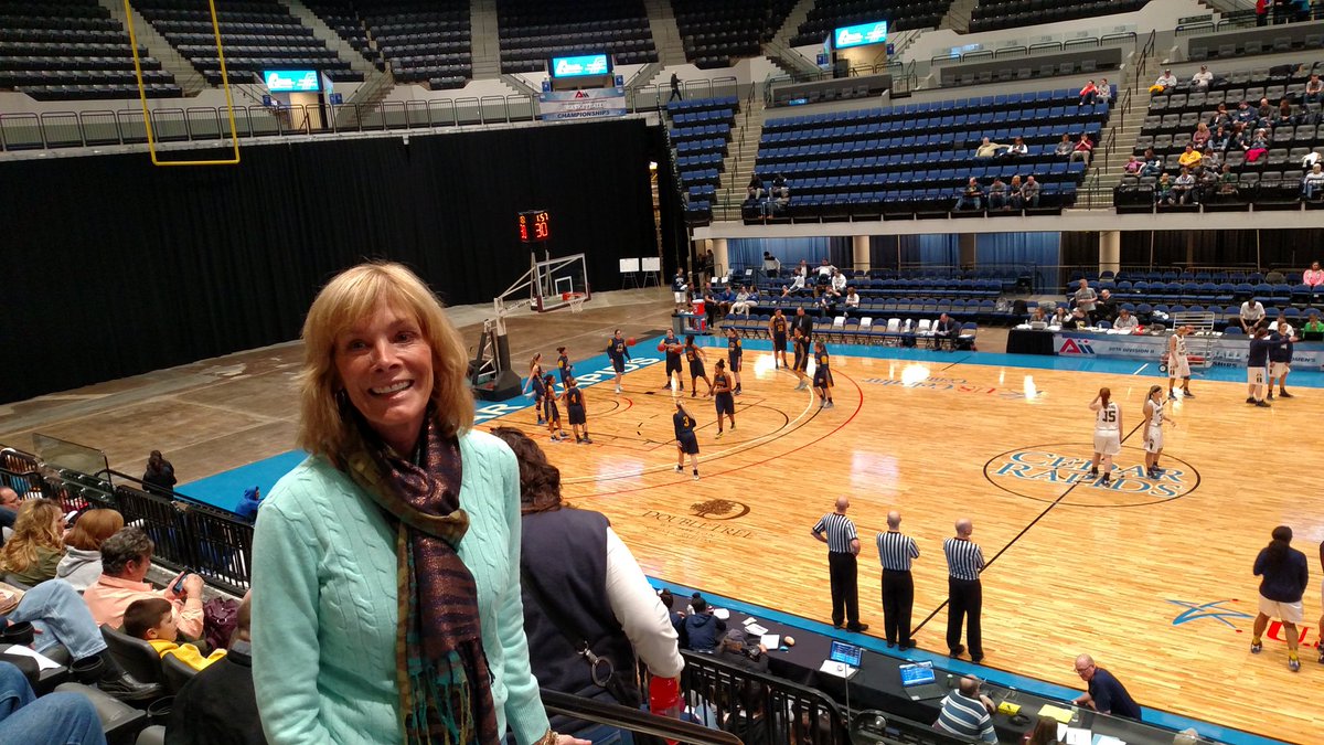 GWendler's tweet photo. Professor @TerriWendler cheering on @MountMercy @Go_Mustangs. #HigherEdSmarter @Stamats https://t.co/cdKaO7arLe