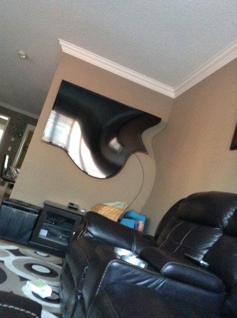 JobanMan's tweet photo. Look at my awesome tv https://t.co/81IdHJOQbi