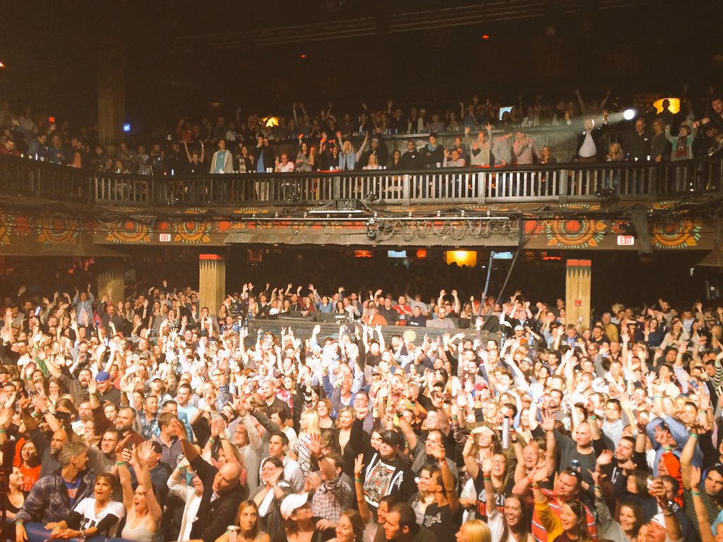 ofarevolution's tweet image. Look at this insane crowd @HOBOrlando last night. #soldout #youpicktheset