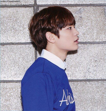 CMHUWU's tweet photo. 12:09 #MINHOTIME 💙 https://t.co/jjuq30fI5K