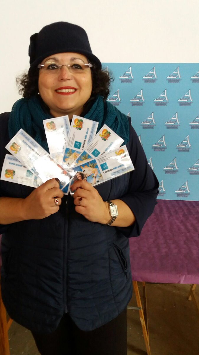 OasisWildlife's tweet photo. Aquí están las entradas que aportamos a la Cena-Bingo de la asociación sin ánimo de lucro #Aderis #FelizSábado https://t.co/tVcbo7ehhY