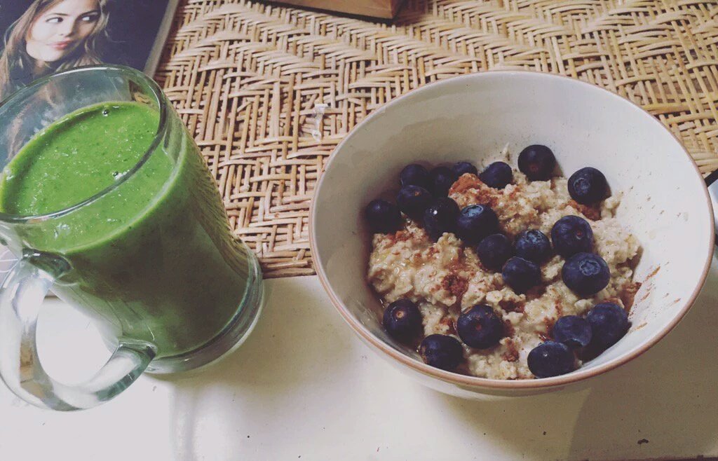 RonanParkeLT's tweet photo. Ronan on Twitter:
"food envy? favourite breakfast!!! almond milk and Manuka honey oats with a green juice courtesy.. https://t.co/5HZ5JL7208
