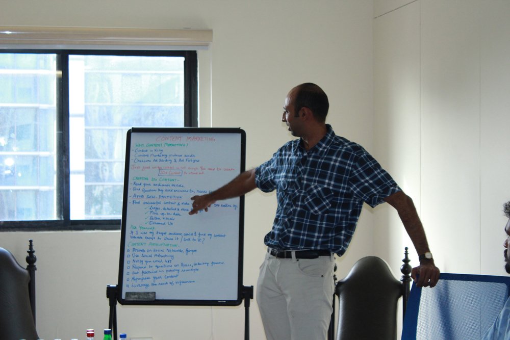 Mohanngapp's tweet image. targeting the right audience with your content, your products, and your services #digitalcpc #10xcontent #socialbeat