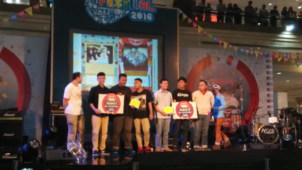 Selamat kepada SMAN 1 Magelang &amp; SMAN 8 Yogyakarta yang juara 1 &amp; 2 E-YearBook 2015. Kalian hebat sekali! #GDFest16