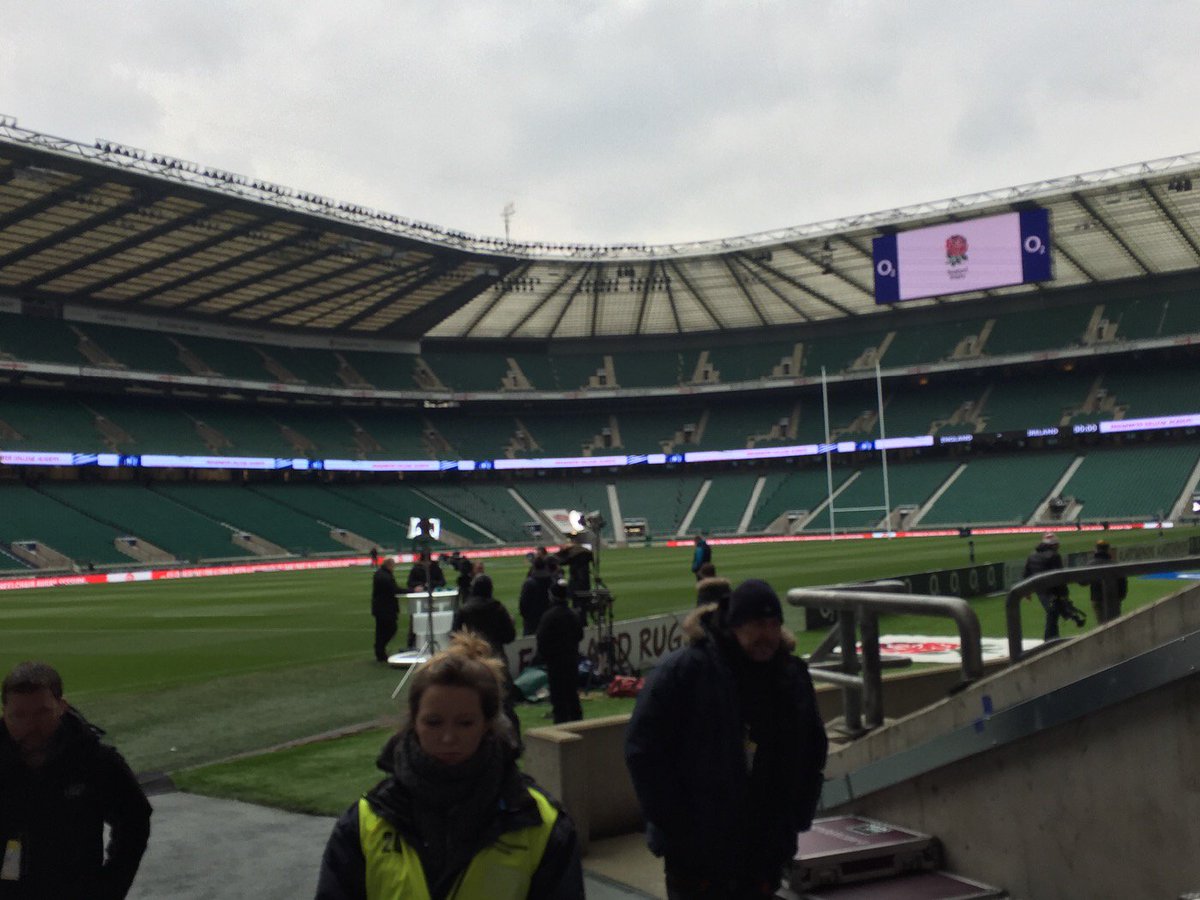 SmokinBonesUK's tweet photo. Getting ready 🏉🏉#Weartherose #Twickenham https://t.co/9u5MCPwFGL