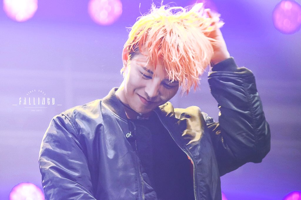 _FallinGD_'s tweet image. Hi! This is GD's Fansite from China, glad to meet you all.😘
 #지드래곤 #GD #gdragon 
@always_gd @onceagaingd @likeyou_GD