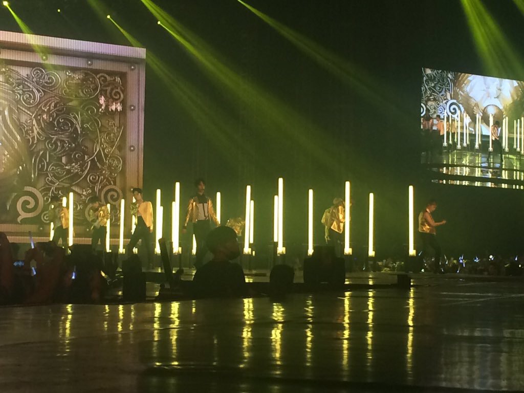 EXOL_INA's tweet photo. #EXOLUXIONINA https://t.co/uk9DACUX7k