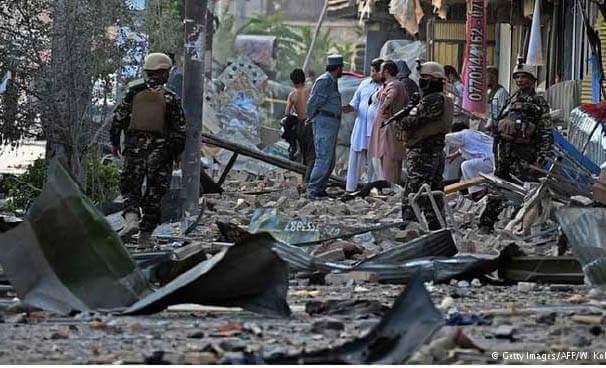 KabulPolice's tweet photo. An explosion near defence ministry leaves 2 killed and 12 wounded. https://t.co/qO3cSgxhcr
