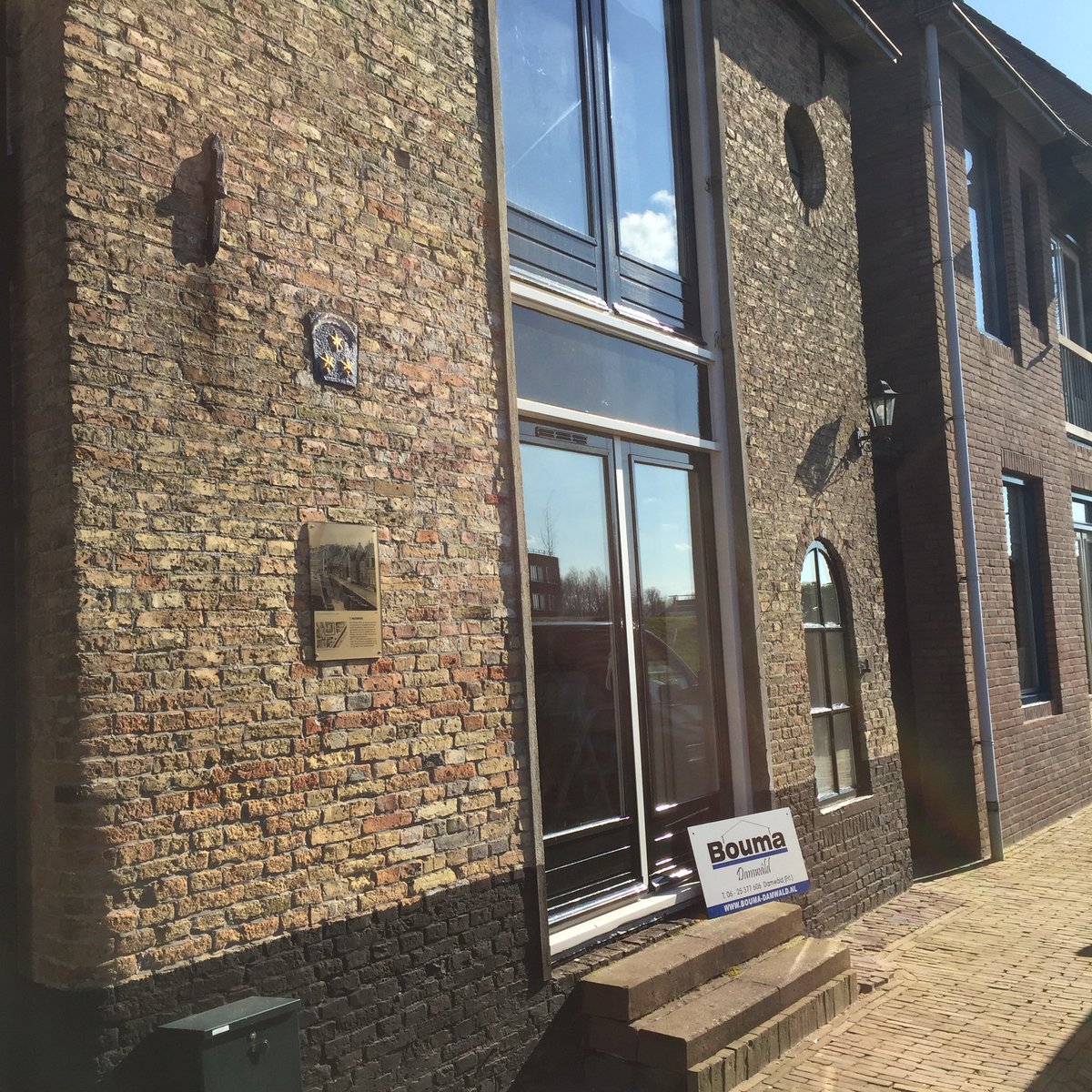 Vandaag leuk klusje in Dokkum. Mooi oud pand voorzien van nieuw hang en sluitwerk. bouma-damwald.nl