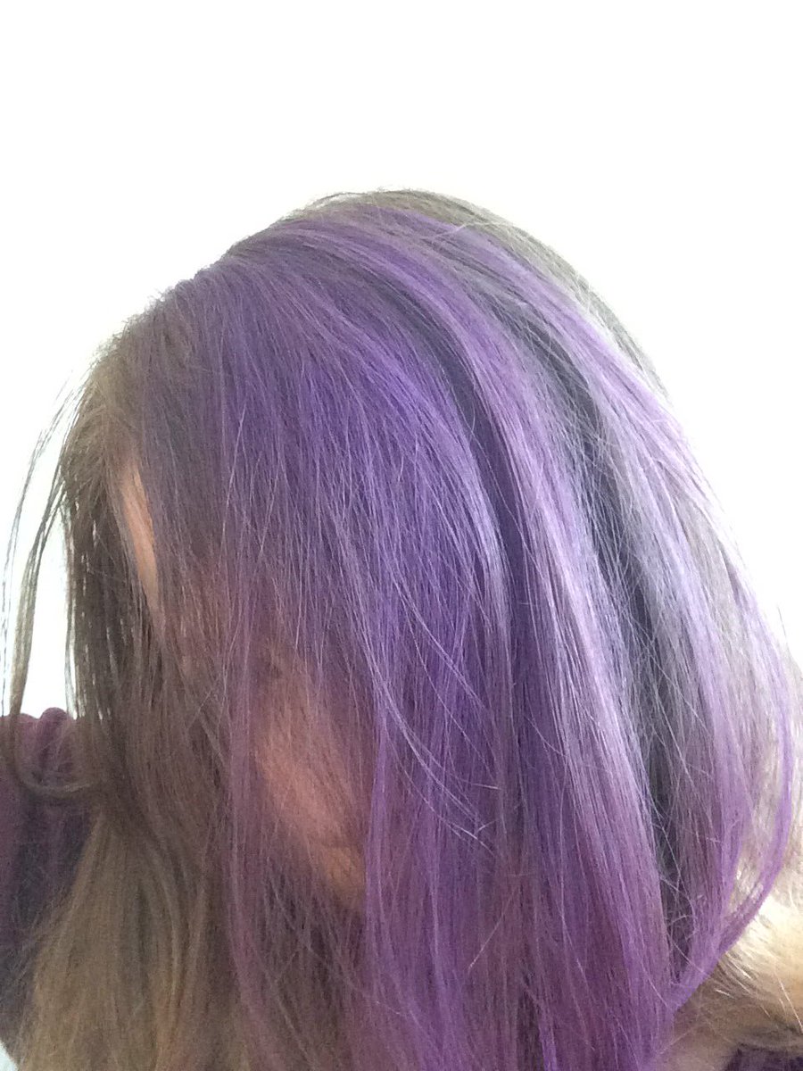 leni_the_cool's tweet photo. Lila Haare wie cool https://t.co/hTj4Dpgcdo
