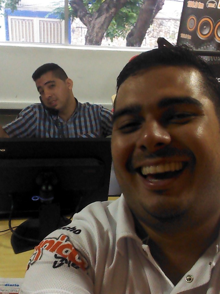 NestorHRadio's tweet photo. #Molienda con el panita @jefferagma @OlimpicaNeiva #Ranchenato. https://t.co/88FzPfQ3aR