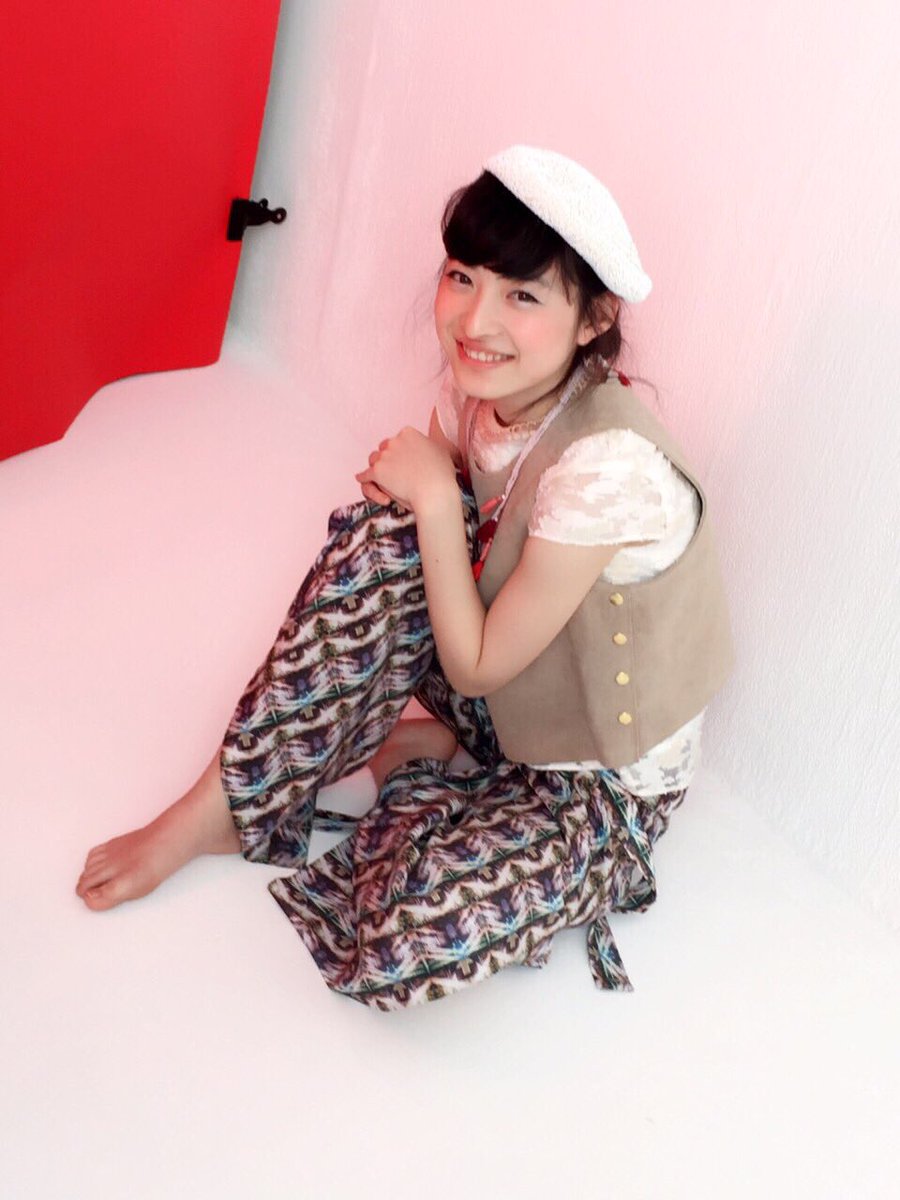 ebichu_staff's tweet photo. 『装苑』2016年4月号、本日発売！ | MAGAZINE | ファッション雑誌『装苑』のオフィシャルサイト　ファッション、ビューティ、カルチャーなどの厳選した情報をお届け！ https://t.co/FXJ7dZCuor
#エビ中 https://t.co/rK76HbmPPv