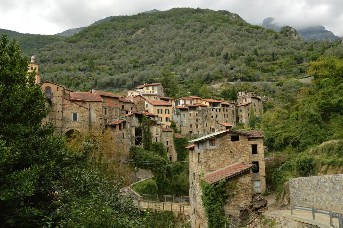 liguriastrip's tweet photo. Tra le #alpiliguri si nasconde un gioiello poco conosciuto: il borgo di #Buggio https://t.co/nhlaH5cSi9 https://t.co/9AZ1NZNtcP