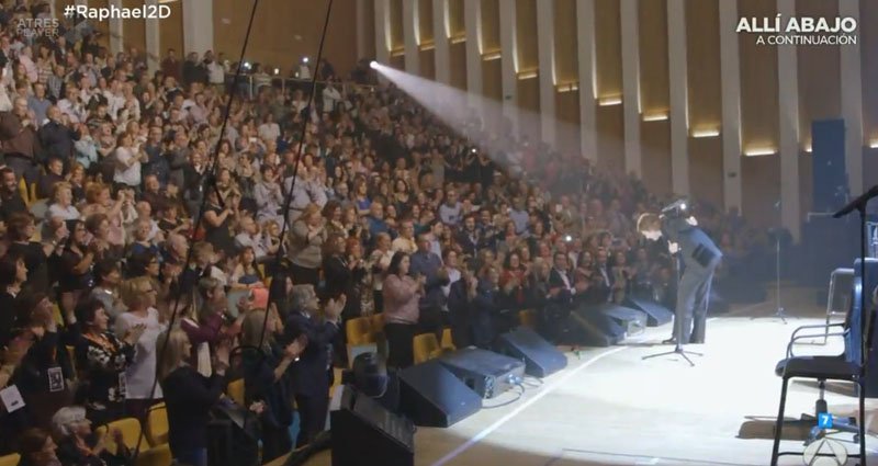prnoticias's tweet photo. Caída de #audiencia (11%) para @susannagriso con @RAPHAELartista #2díasy1noche #Raphael2D https://t.co/liuGkdvMpo https://t.co/KpwVv9BhJO