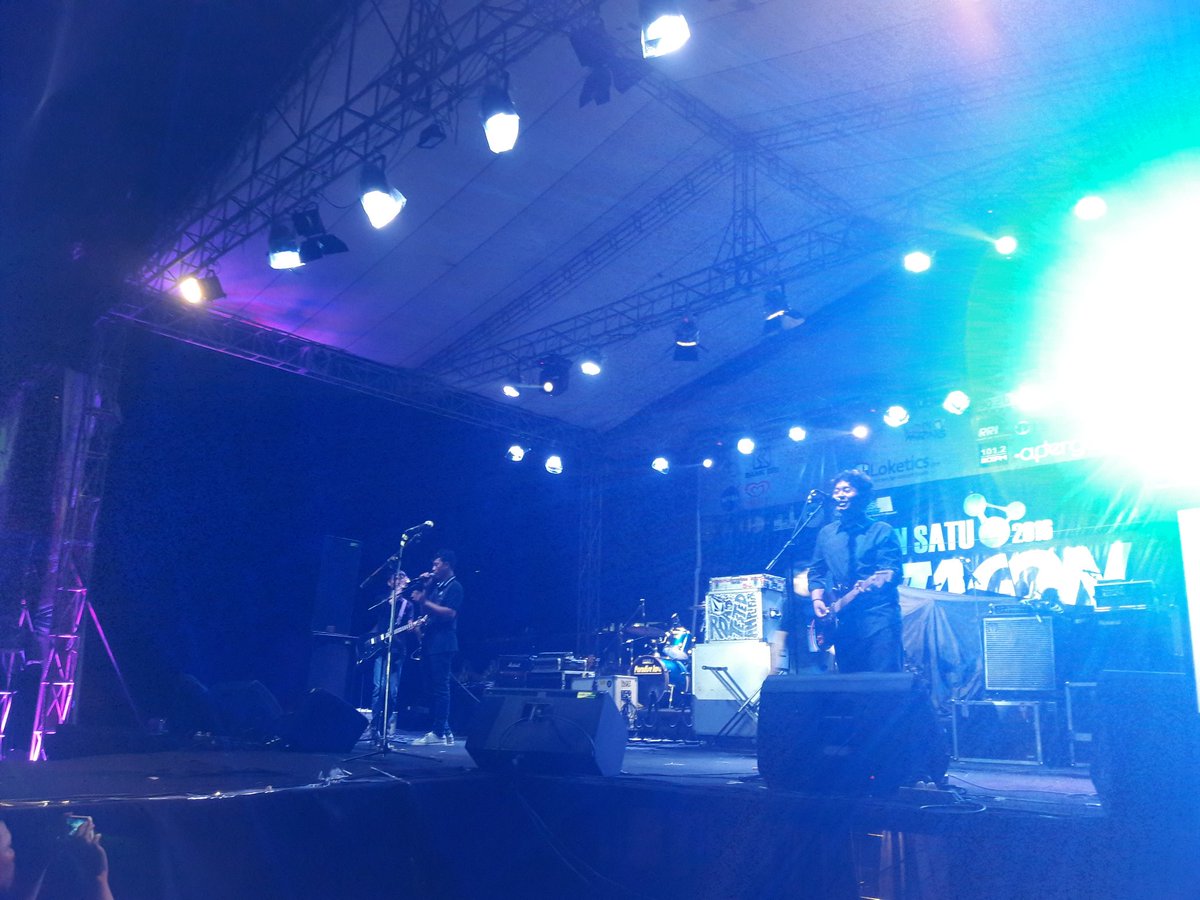 pekansatu2017's tweet photo. Yap band kolektif sudah on stage !!! .. yuk segera merapat abis ini Sereal bosssss !!! https://t.co/Xm7kHcUKOi