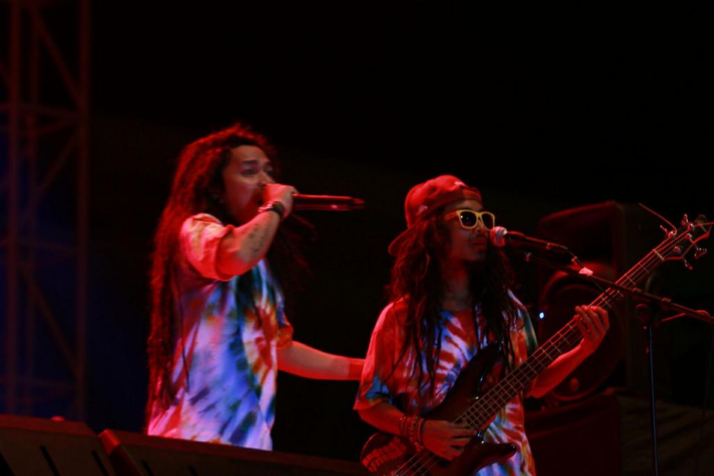 Sesi ke 2 dibuka oleh <a href="/andreas_chrs/">Andreas N friends</a> cc: <a href="/ImarkEntertaim/">Imark Entertainment</a>