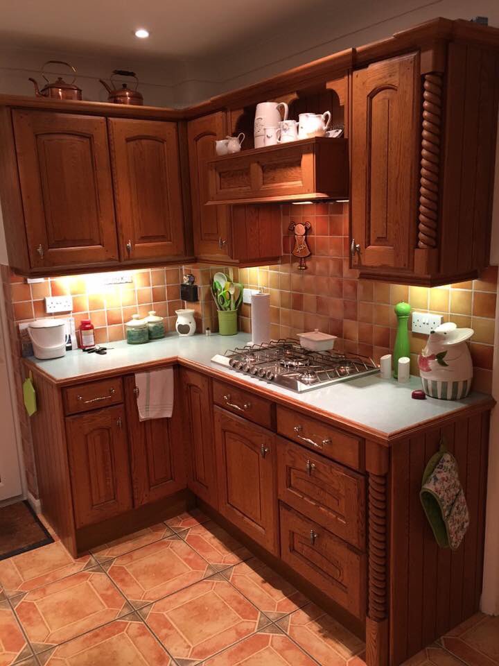 ChestsDrawersTW's tweet photo. Another kitchen nearly finished! Ask for a quote, choose your colour and it's so much cheaper than a new kitchen!! https://t.co/mfo6WEi8gy