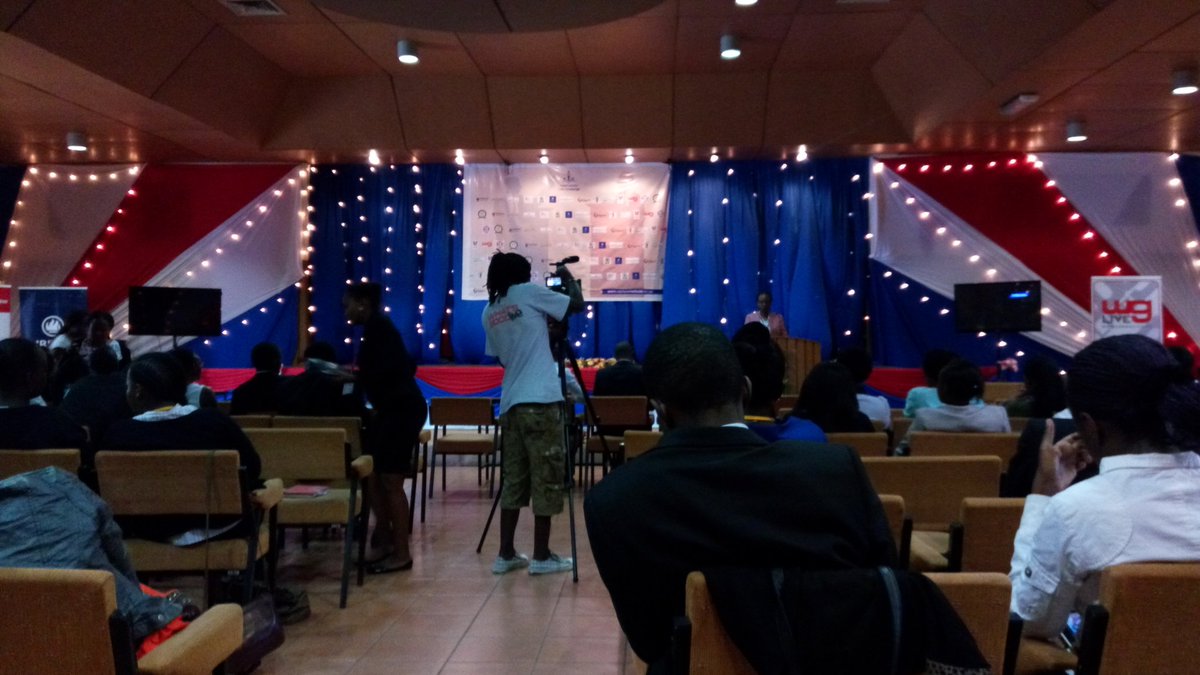 WhatsGood_LIVE's tweet photo. Public speaking session going on now at @StrathU . What an interesting topics &amp; idea! #InterversityLawChallenge https://t.co/h3QIDSNrc6