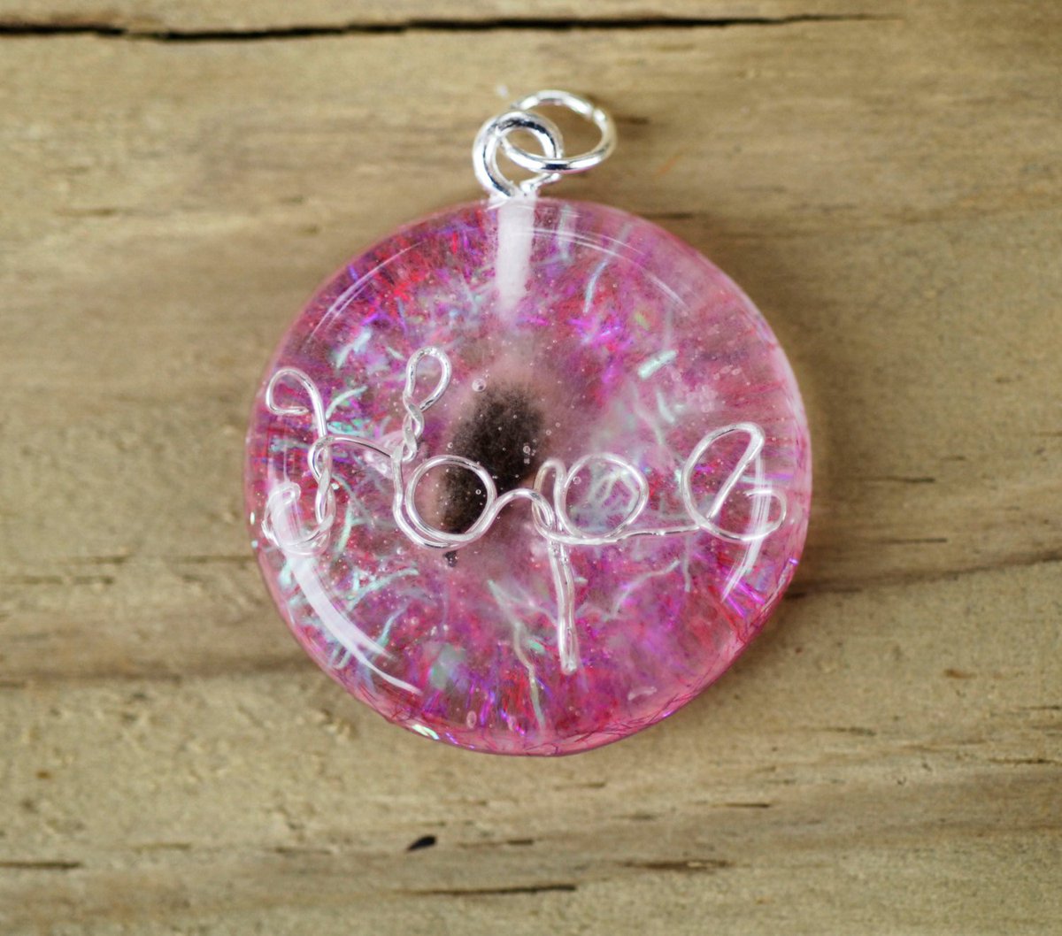 DanaNDesign's tweet photo. Resin Pendant with Cotton Seed, Pink Angelina, Iridescent Glitter. Hop… https://t.co/HoE2WtCnZO #DanaNDesign #Cotton https://t.co/drjdsVysP8