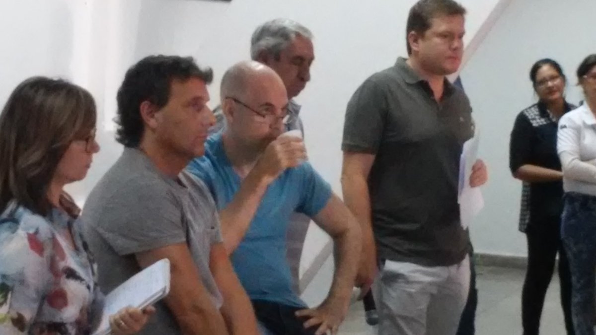 tanodippolito's tweet photo. Escuchando a los @vecinoscomuna junto a @horaciorlarreta.  Con respeto y participación para una mejor gestión https://t.co/2FXEpv2GQC