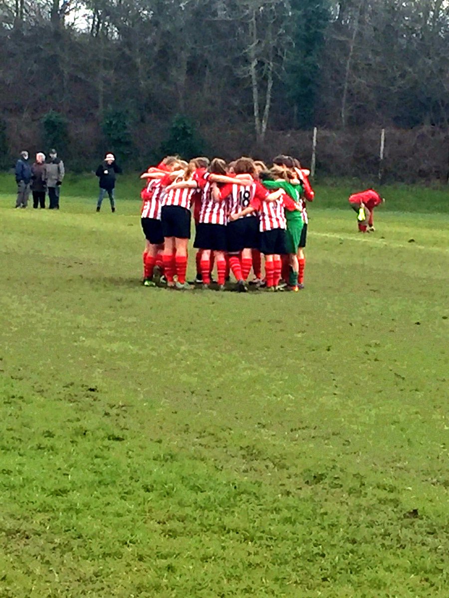 H_Haughton92's tweet photo. 9-0 win and into another final #powerteam #awsomeperformance #proud ⚽️😀❤️🔴⚪️ https://t.co/XvtV9Fx10K