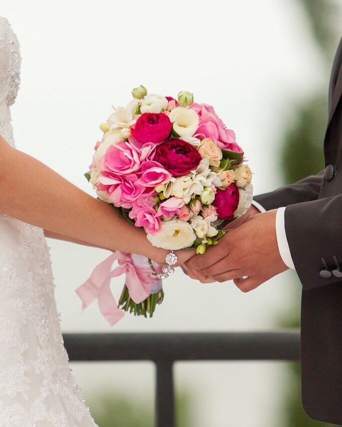 sensiblebride's tweet photo. Bouquet inspiration #bride #groom #wedding #pink #flowers #accessories #details #beautiful #weddingphotography https://t.co/BxYv9N1pq9