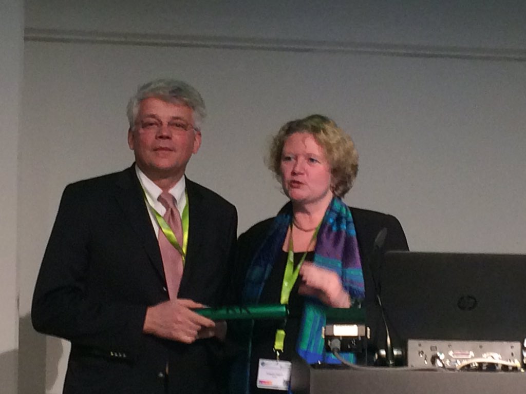 MichaelReiterPR's tweet photo. "Latte hoch gelegt": A. Eggert übergibt an T. Wiegel, Präsident DKK 2018/ Diagnose - Therapie - (Über)Leben #dkk2016 https://t.co/k8W4NTuNsT