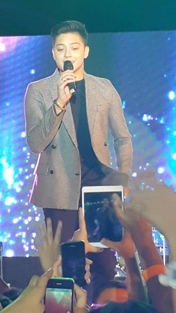 Efre57's tweet photo. Bal. Mahal. Love. Protector. Meron pa ba? The SIL. Hahaha. DJP RoadTourAntipolo #VoteKathrynFPP #KCA https://t.co/W5Pgx6OqKS