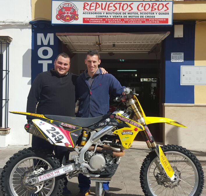 REPUESTOSCOBOS's tweet photo. Presentacion en @REPUESTOSCOBOS d la moto d nuestro piloto @alfonsoteam46 para el campeonato d andalucia de motocros https://t.co/aBtk75kE4g